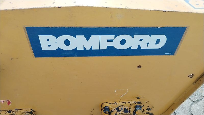 Bomford Bomford DYNA Drive 220, 260 & 300 Bodengetriebene Fräse für Greening-Randstreifen mit Pneumatikstreuer zur Einsaat Gülleeinarbeitung Reihenpflege in Sonderkulturen