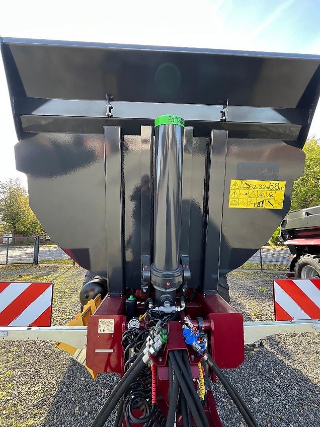 Pronar Halfpipe Erdmulde T701HP Top Angebot - am Lager