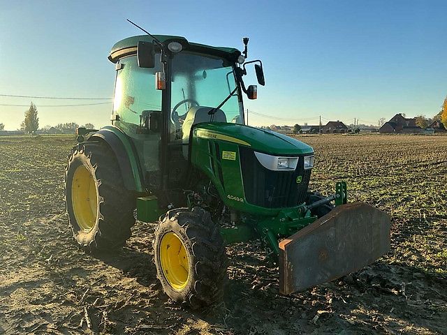 John Deere 4049R
