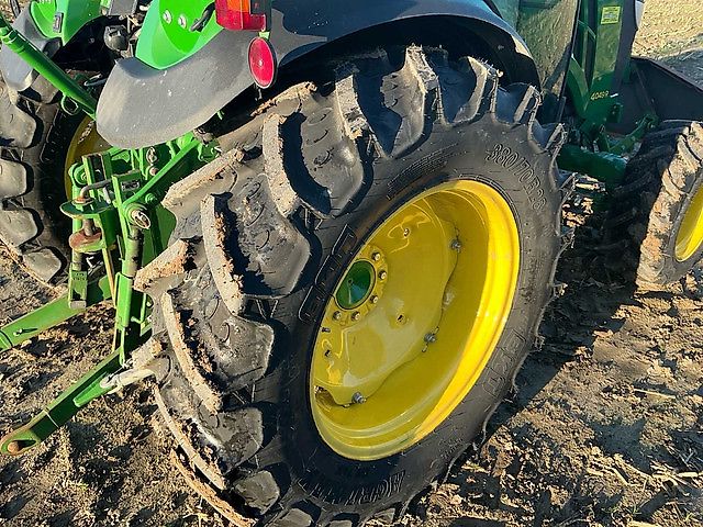 John Deere 4049R