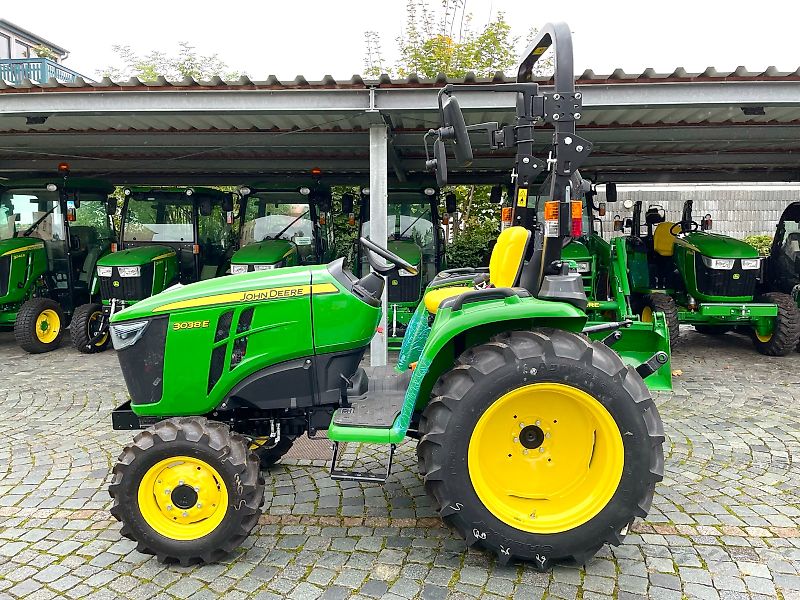 John Deere 3025E