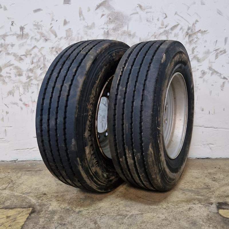 Zuid-West 285/70R19.5 Hankook T22 Lijn profiel 75% op wiel 221-275-8 ET0