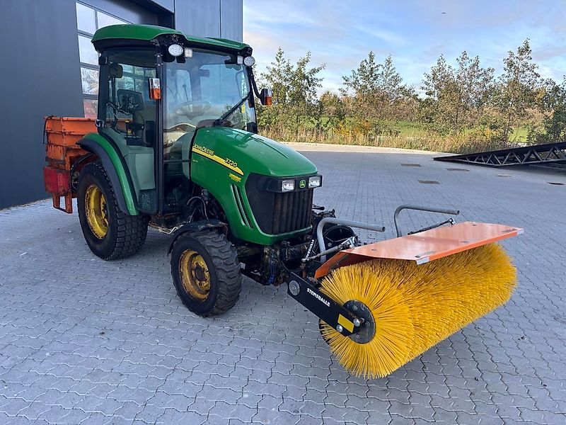 John Deere 3720