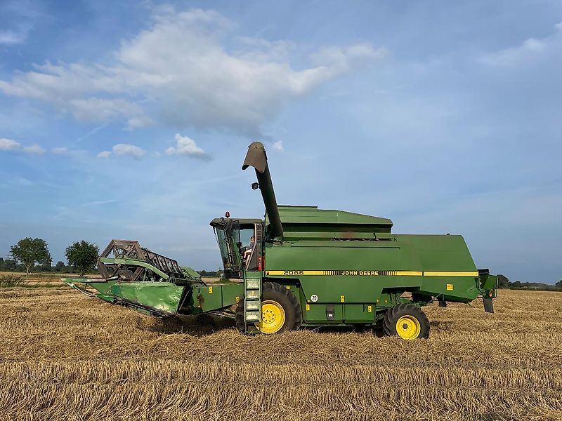 John Deere 2066