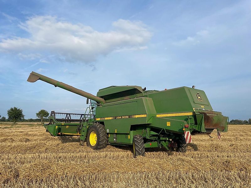 John Deere 2066