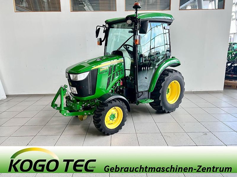 John Deere 3046R