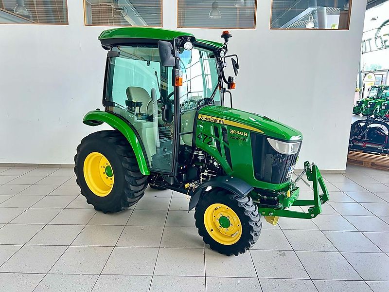 John Deere 3046R