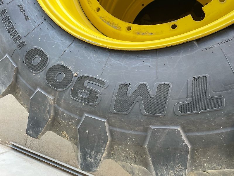 Trelleborg 600/70R30 / 710/75R42 TM 900