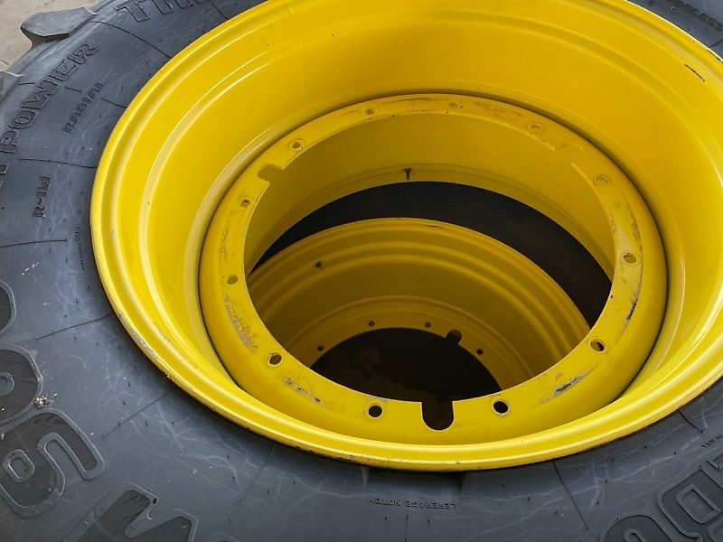 Trelleborg 600/70R30 / 710/75R42 TM 900