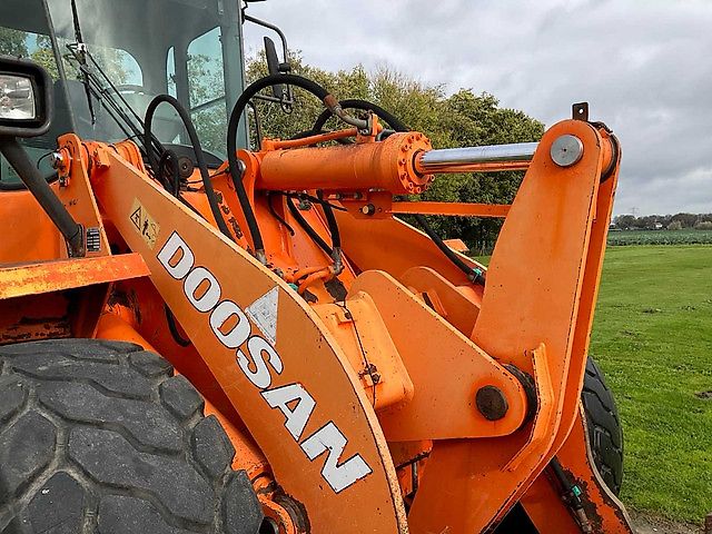 Doosan DL200