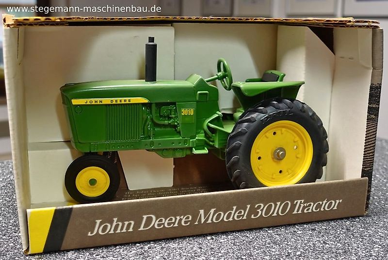 John Deere Ertl Modell John Deere Tractor 3010