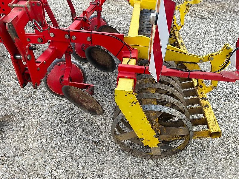 Pöttinger Synkro 3003 Grubber 3m Schneidringwalze Flügelschar