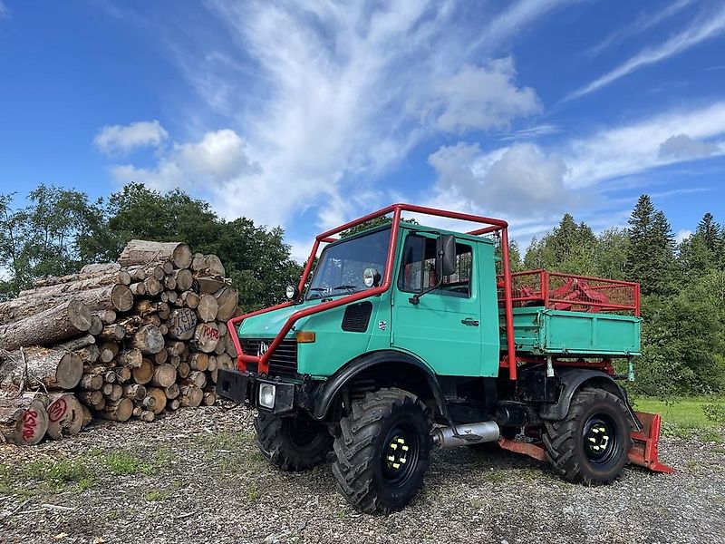 Mercedes-Benz Unimog U1000 mit Werner Forstausrüstung