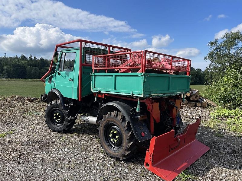 Mercedes-Benz Unimog U1000 mit Werner Forstausrüstung