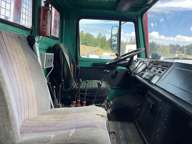 Mercedes-Benz Unimog U1000 mit Werner Forstausrüstung