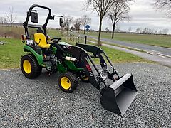 John Deere 2026 R mit Frontlader