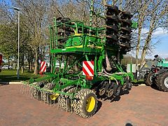 John Deere 750A 6M