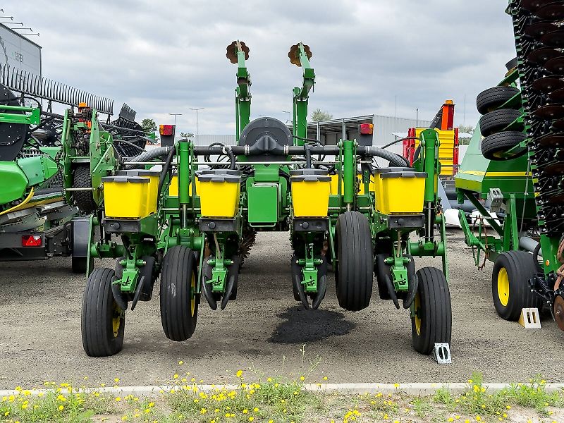 John Deere 1770NT MaxEmerge XP 16 row seeder, foldable, with Computer-Trak 350 control unit
