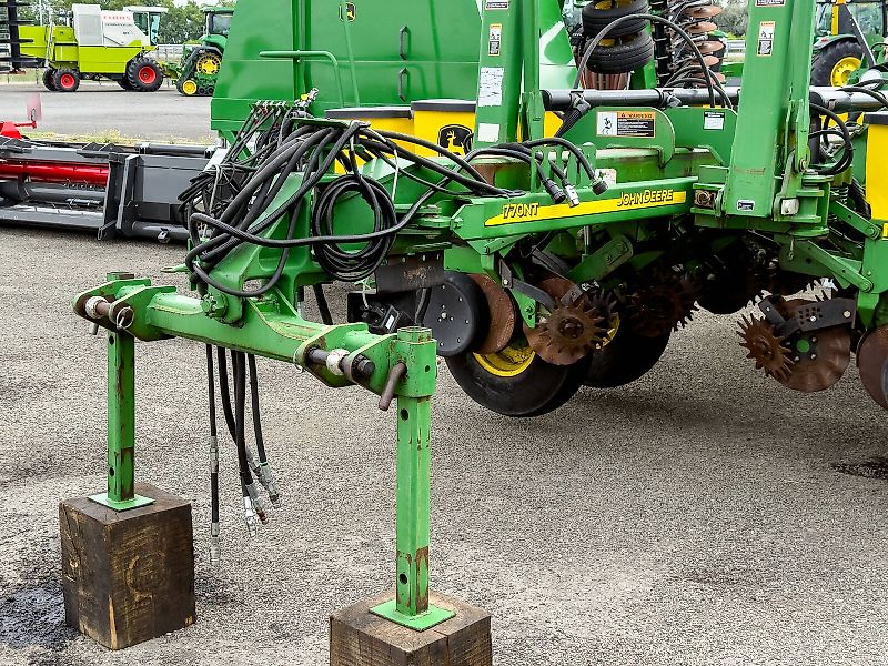 John Deere 1770NT MaxEmerge XP 16 row seeder, foldable, with Computer-Trak 350 control unit