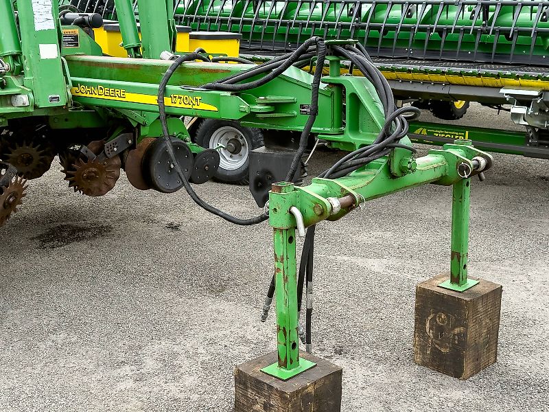 John Deere 1770NT MaxEmerge XP 16 row seeder, foldable, with Computer-Trak 350 control unit