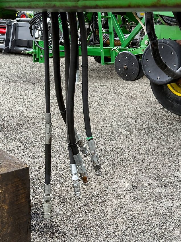 John Deere 1770NT MaxEmerge XP 16 row seeder, foldable, with Computer-Trak 350 control unit