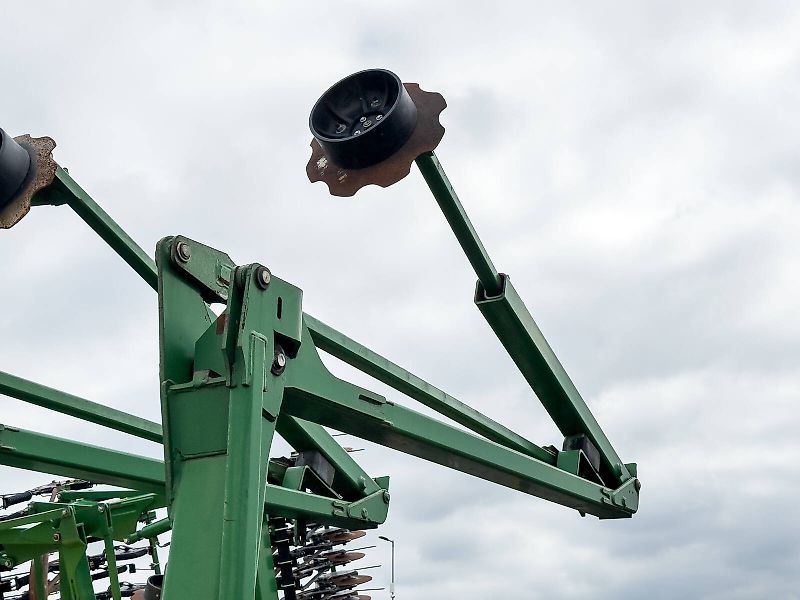 John Deere 1770NT MaxEmerge XP 16 row seeder, foldable, with Computer-Trak 350 control unit