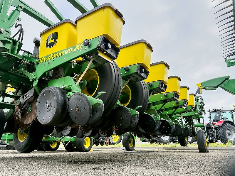 John Deere 1770NT MaxEmerge XP 16 row seeder, foldable, with Computer-Trak 350 control unit