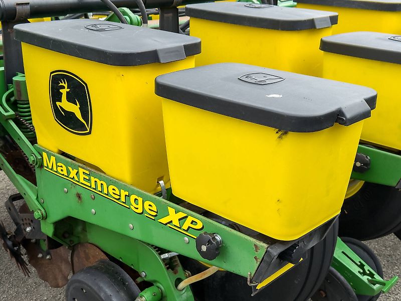 John Deere 1770NT MaxEmerge XP 16 row seeder, foldable, with Computer-Trak 350 control unit