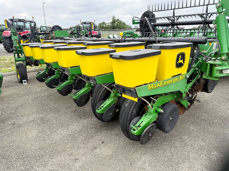 John Deere 1770NT MaxEmerge XP 16 row seeder, foldable, with Computer-Trak 350 control unit