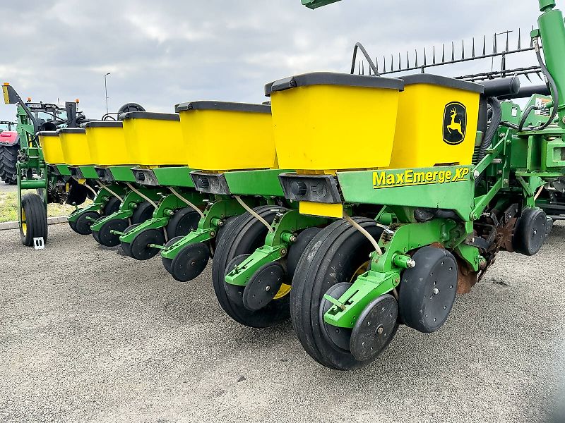 John Deere 1770NT MaxEmerge XP 16 row seeder, foldable, with Computer-Trak 350 control unit