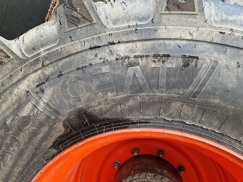 Claas 3800 saddle trac