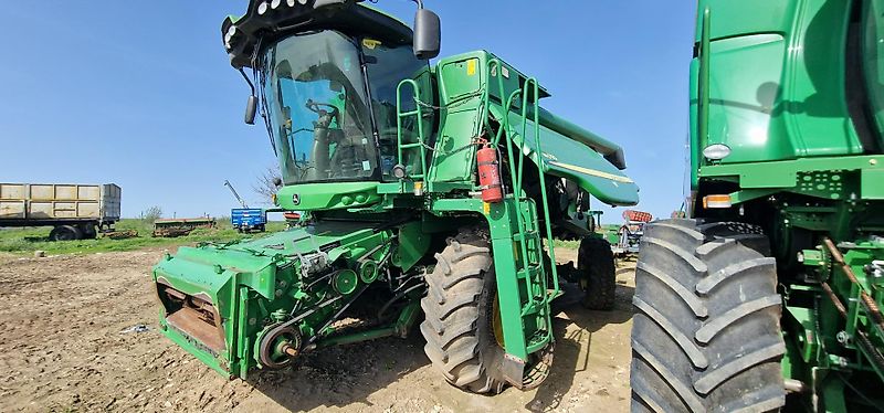 John Deere w650