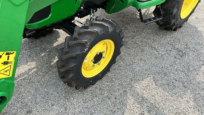 John Deere 3025E