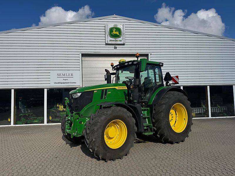 John Deere 6R 250