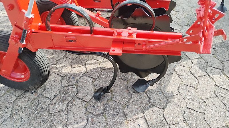 Gruse Gruse Gruse 7 reihiges Hackgerät Hackrahmenbreite 340 cm geklappt gezackte Kulturschutzscheiben ideal für 150cm Spurbreite zum Hacken von 3 Reihen zwischen den Schlepperspuren große Scheibenseche zur exakten Spurführung mit Vibrozinken