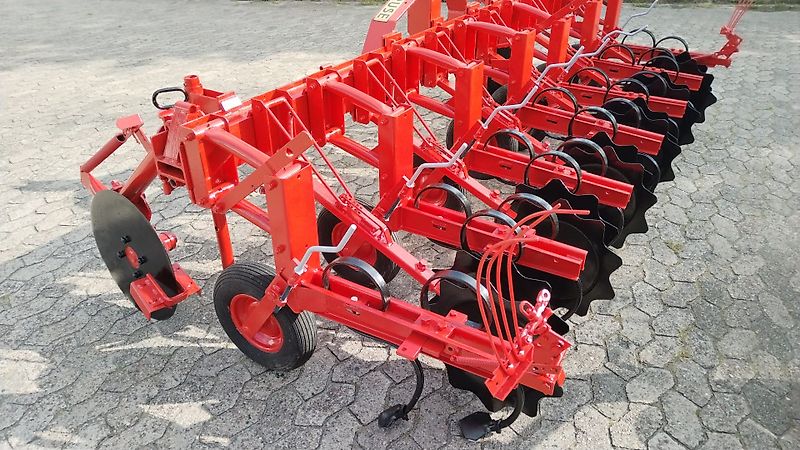 Gruse Gruse Gruse 7 reihiges Hackgerät Hackrahmenbreite 340 cm geklappt gezackte Kulturschutzscheiben ideal für 150cm Spurbreite zum Hacken von 3 Reihen zwischen den Schlepperspuren große Scheibenseche zur exakten Spurführung mit Vibrozinken