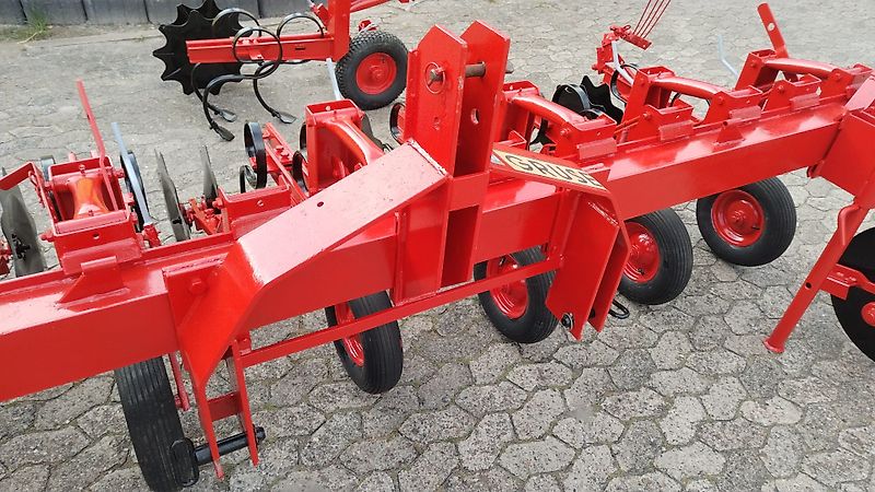 Gruse Gruse Gruse 7 reihiges Hackgerät Hackrahmenbreite 340 cm geklappt gezackte Kulturschutzscheiben ideal für 150cm Spurbreite zum Hacken von 3 Reihen zwischen den Schlepperspuren große Scheibenseche zur exakten Spurführung mit Vibrozinken
